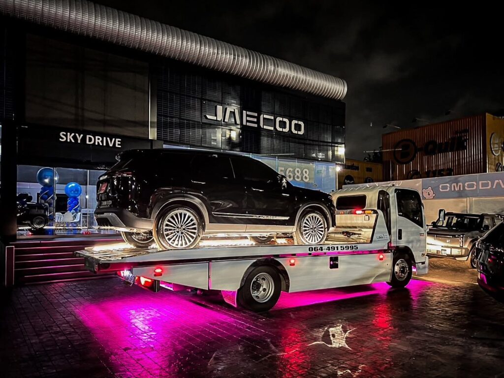 ขนย้ายรถป้ายแดง JAECOO J5 จากศูนย์ด้วยรถสไลด์ LUMA
