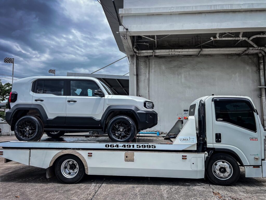 ขนย้ายรถป้ายแดง TOYOTA CRUISER จากศูนย์ด้วยรถสไลด์ LUMA