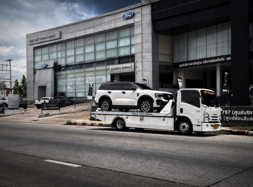 ขนย้ายรถป้ายแดง Ford จากศูนย์ด้วยรถสไลด์ LUMA