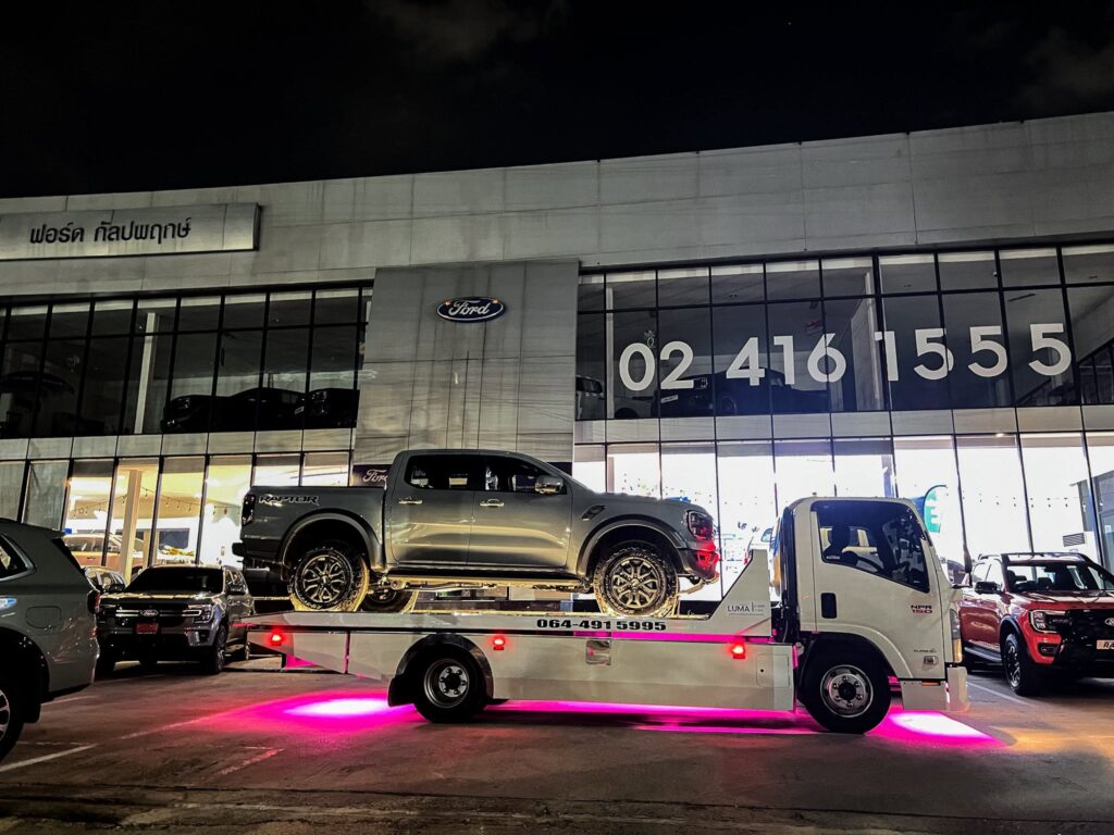 ขนย้ายรถป้ายแดง Ford จากศูนย์ด้วยรถสไลด์ LUMA